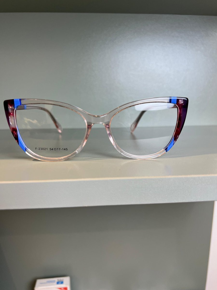 angies_eyewear's tweet image. Your favorite stylish frames are now going for only 50,000 UGX 🤩
From 27th Nov to 29th Nov, come grab beautiful, unique frames before they’re all gone!

#AngiesAccessories #ClearanceSale #AffordableFrames #KampalaFashion #EyewearUG