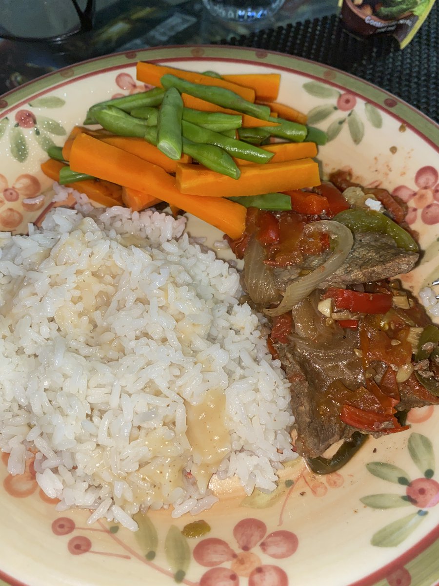 tabogapanama's tweet image. Para la #pandemia, me quede solo en mi casa, una amiga que es chef me hacia video llamadas y con un poco de Youtube, hacia mis propias recetas, unas mejores que otras, pero ya puedo decir que solo no me muero de hambre. Saludos