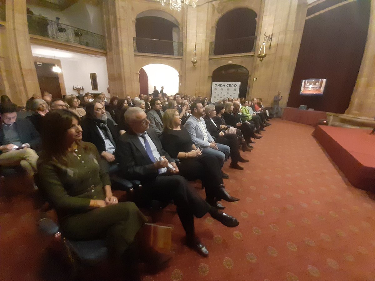 OcrOviedo's tweet photo. Entrega Premio Mujer Asturiana @ondacero #Asturias 2025 para Dolores  Olavarrieta,  Loli Mieres mujer "incombustible" en favor de los demás desde la Asociación Española contra el Cáncer,  Mierenses en el Mundo y la asociación local de comercio  y hostelería https://t.co/l8K2Yt4uQ4