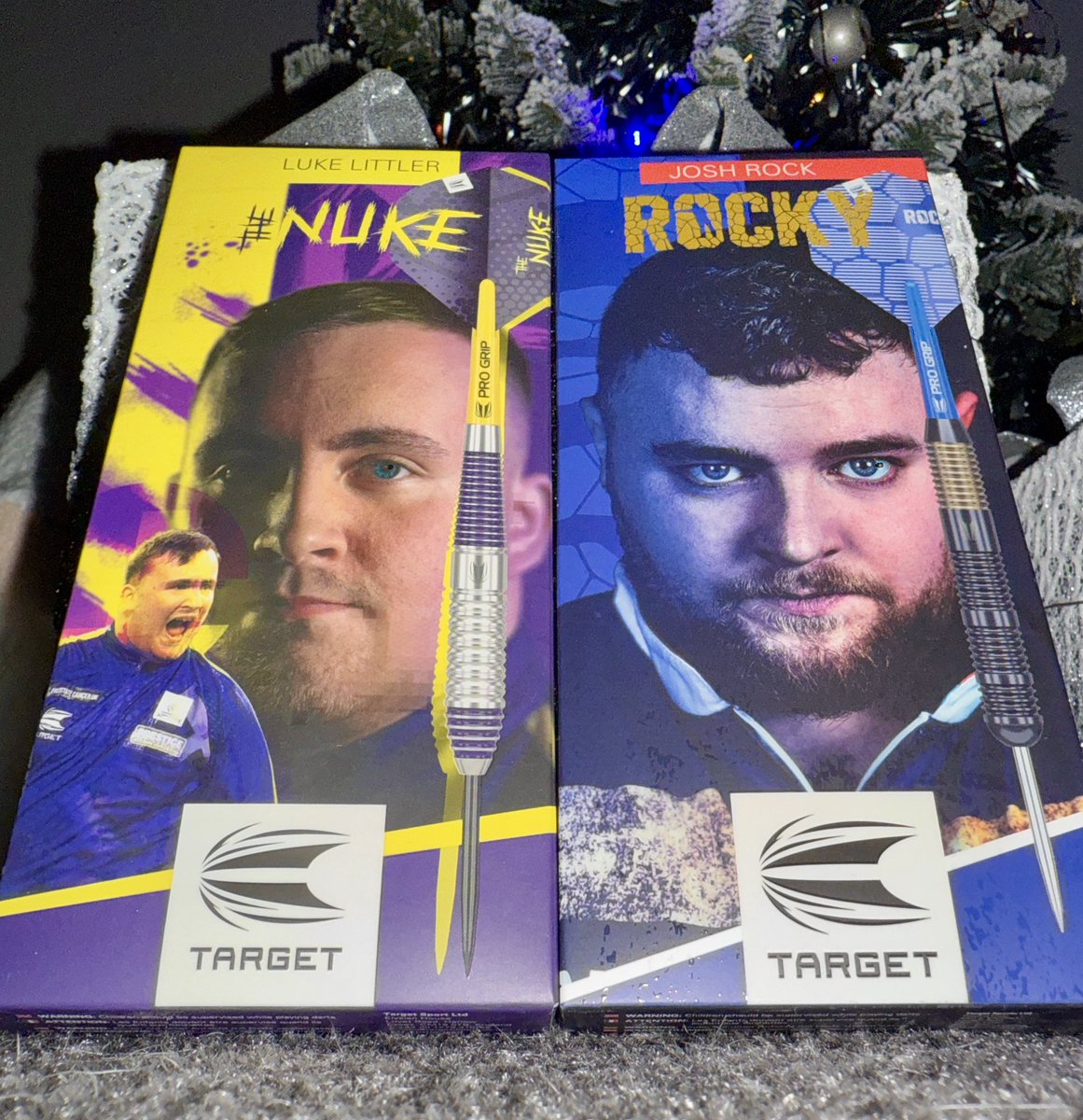 sbrommy666's tweet image. 🎄🎅🏻Early Xmas Giveaway🎄🎅🏻
Winner can pick either the Littler or Rock, could be a nice gift for a younger player 👍🏻

Simply ⬇️
🔁 Repost
✅ Follow
🤝 Tag a friend

Ends 19:00 on 03/12/2025 with the draw shortly after.
Good luck 🤞🏻
#Giveaway #Xmas #darts