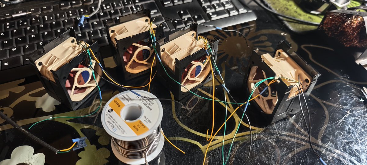 Mon serveur Dell R740XD2 fait beaucoup de bruit, remplacement des ventilos par du Noctua en cours.