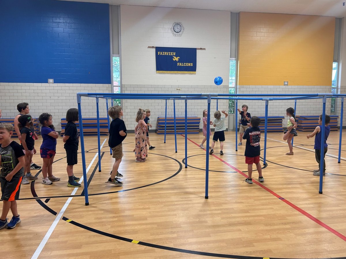 9squareintheair's tweet image. 9 Square in the Air is great for players of all sizes! #9squareintheair #9square #ninesquare #physed