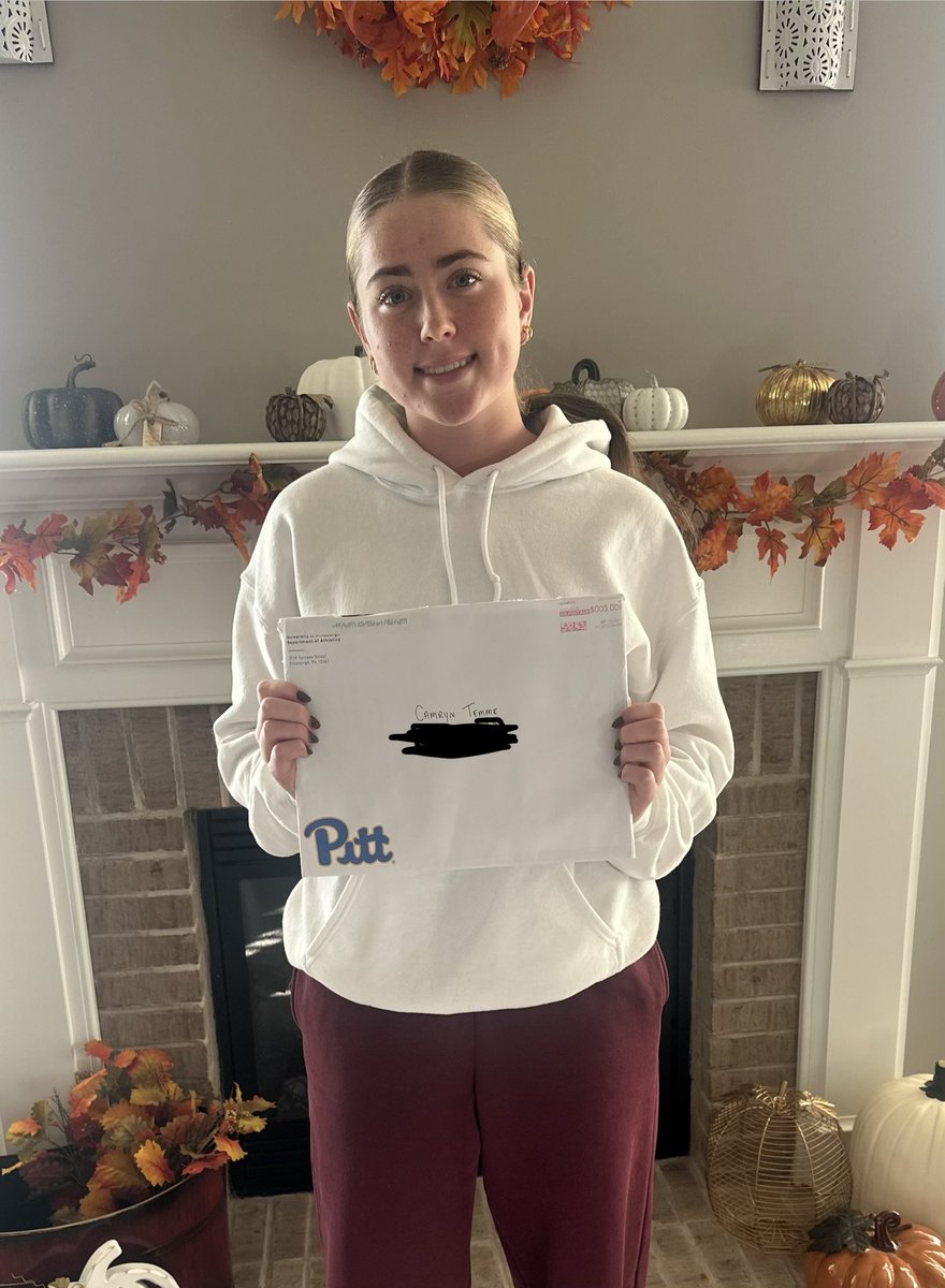 CamrynTemme2028's tweet image. Thank you to @Pitt_SB for the mail! I can’t wait to attended a camp this winter and learn more about your program! @PITTcoachallard @gZeremenko21 @Coach_LWood @teampahall @teampafastpitch
