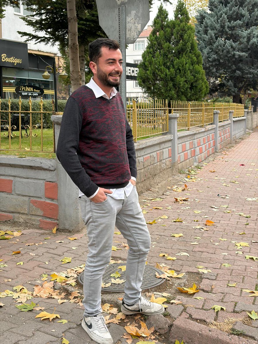 EfcanBu's tweet photo. Ben bu bakışı tanıyorum :) https://t.co/0ZMrsE6SGt
