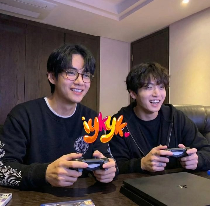 bts_jungkookyie's tweet image. Besties 🐻🐰