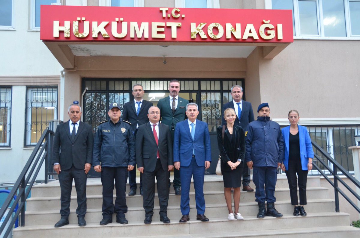 Sayın Valimiz Dr. Süleyman Elban’ın Kaymakamlığımız ziyareti kapsamında İlçe Millî Eğitim Müdürümüz Yüksel Yıldız’dan ilçemizdeki eğitim faaliyetleri ve genel durum hakkında ayrıntılı bir brifing aldı. @Guzelbahcekay <a href="/izmir_ilmem/">İzmir İl Milli Eğitim Müdürlüğü</a> <a href="/yuselyildiz/">Yüksel YILDIZ</a>