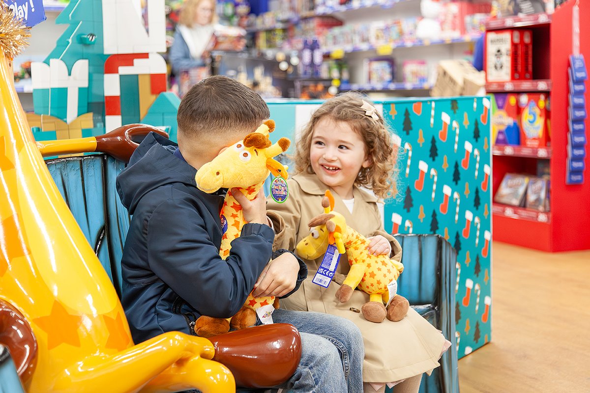 Build a Free Lego keyring in Toys R Us! 🦒

Until the Lego lasts, pop in to Toys R Us within TG Jones and build one of two cute Lego keyrings and take them home for free 😁

That's one way to keep the kids happy during Christmas shopping!