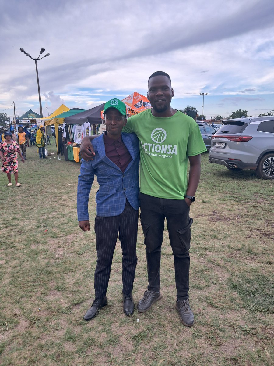 ActionSA_MC's tweet photo. Mogale Youth hit the ground in Merafong Ward 10 to support our Councillor Candidate Mokete Nthongoa, and successfully mobilised residents alongside our President @HermanMashaba, PC @Funzi_Ngobeni, PS @EvelynMondlana, YPC @AdviceChumaT ππΏπ¦π
#LetsFixWard10 https://t.co/prpfSxRMri