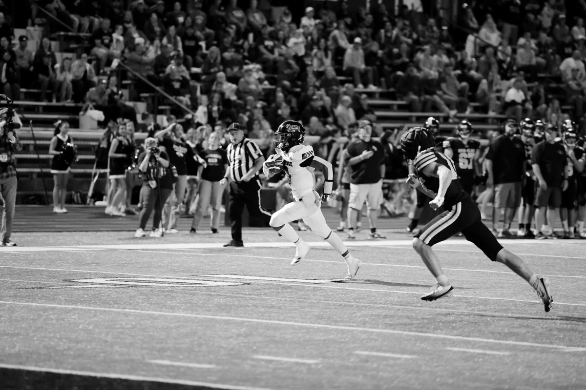 Sophomore Season
11-1
MMAC Champs
District Champs
49 Receptions 
604 Receiving Yards 
7 TD
2nd Team All-MMAC
1st Team All-Region  

hudl.com/v/2TGZFF