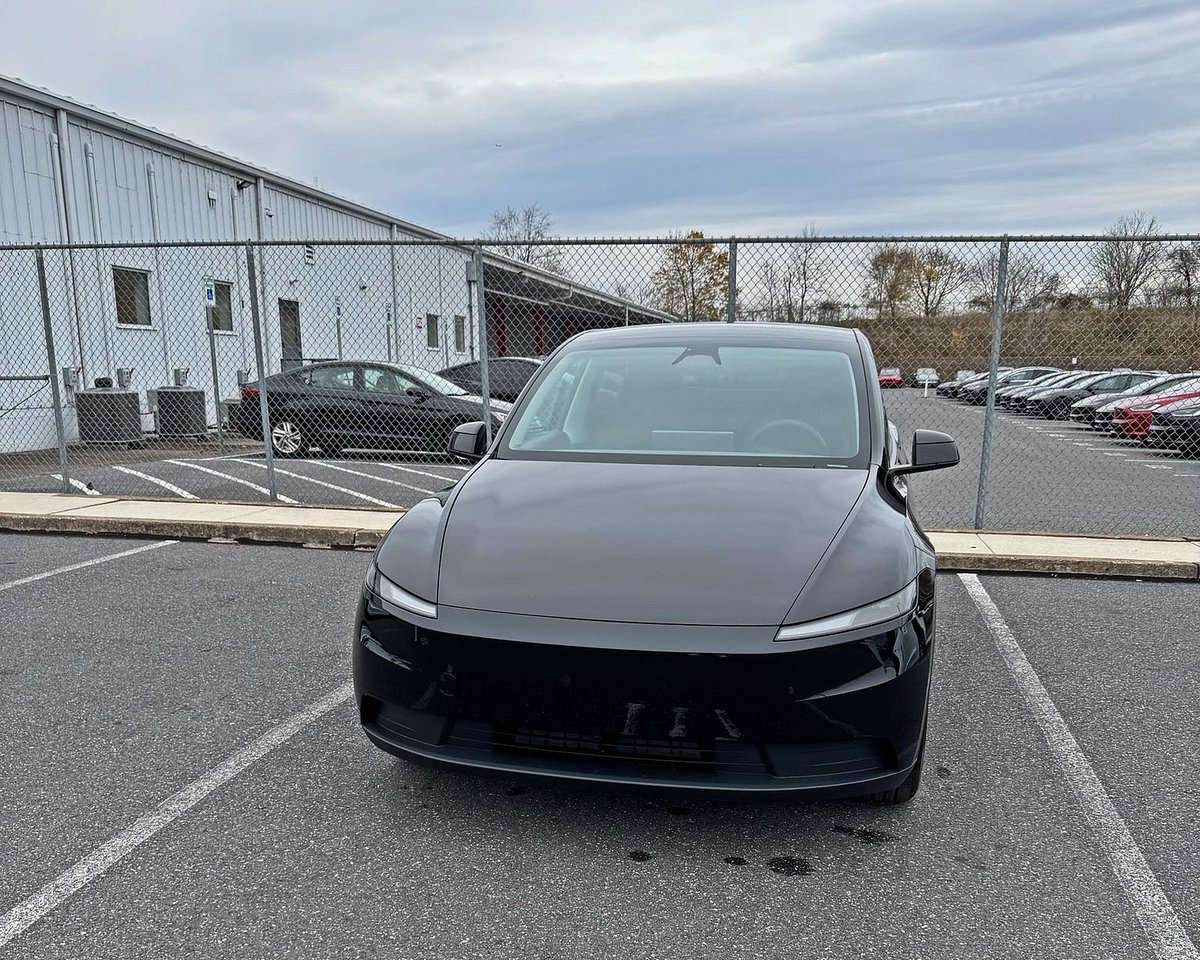 joehansen's tweet image. Tesla Model Y Standard: first impressions from a Premium owner

Tesla was nice enough to hook us up with the new Model Y “Standard” trim for a few days, and while we’ll be sure to fill you in on the full experience in the coming days, there are a lot of differences we noticed…