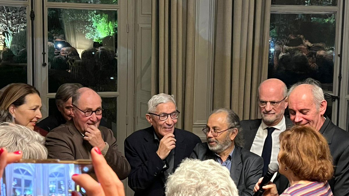 Guillaume_Bigot's tweet image. Quel immense soulagement et quel immense bonheur de retrouver…
Bravo à tous les membres du comité de soutien et surtout bravo à Boualem, cet homme debout !