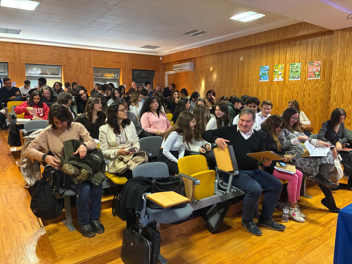 AEMAS_EPAS__'s tweet photo. Parabéns a todos os participantes por um dia cheio de partilhas, aprendizagem e espírito europeu!

#OlímpiadasDaUE   #EPAS #parlamentoeuropeu #parlamentoeuropeuportugal 
#UE #parlamento https://t.co/pj2sLOIl5w