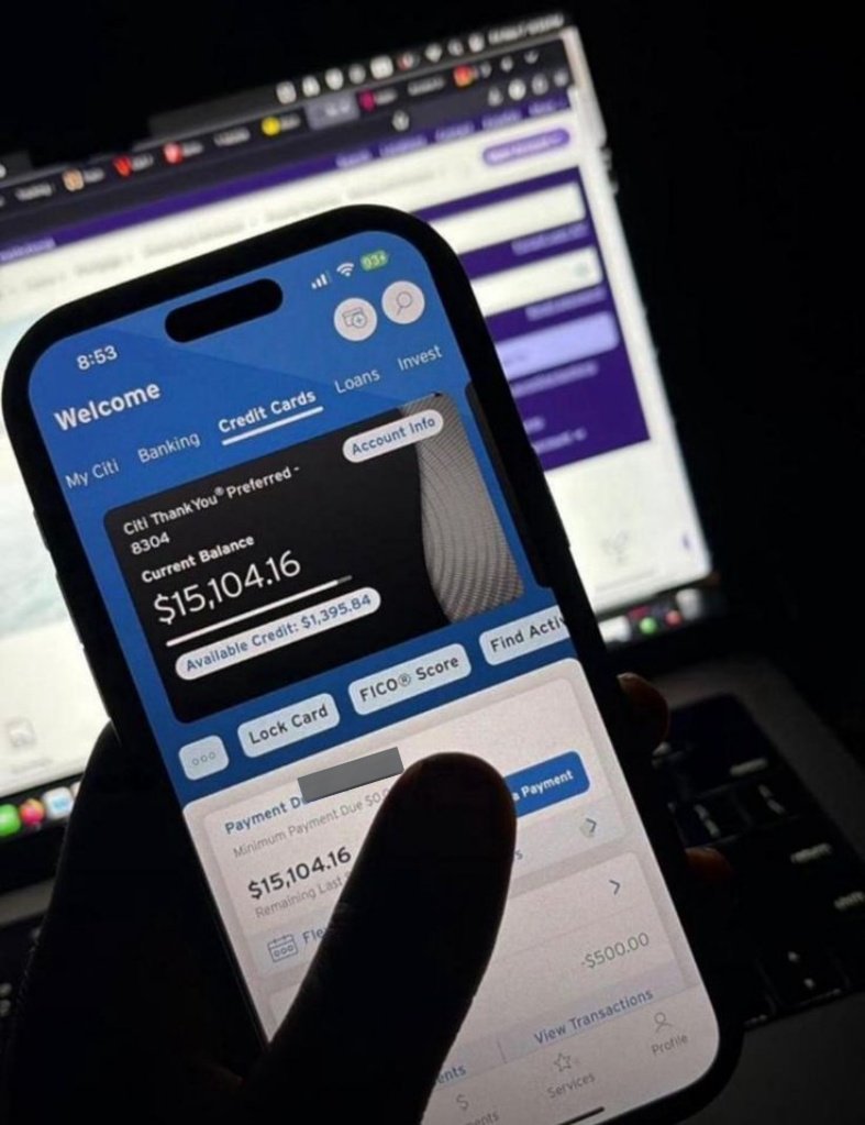 Samsonthegoat25's tweet image. 15k naira bag out on Forex trading earlier, Na to invest all on Bayern Munich tonight emi ika😁😁

See y&apos;all after the game 😚