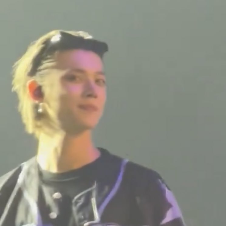 ggumjuniez's tweet image. his ass KNOOWSSS what everyone wants to hear