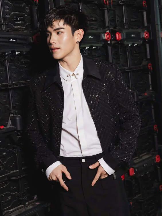 Natt4a4's tweet image. I like this kind of @tawattannn makeup that makes him shine even more🔥🔥

#GMM2026 #Fourthnattawat