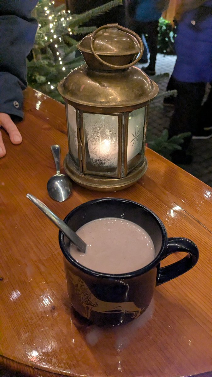 rubberduckweb's tweet image. dank Freunden über die Arbeit doch nen schönen Beginn des Weihnachtsmarkt