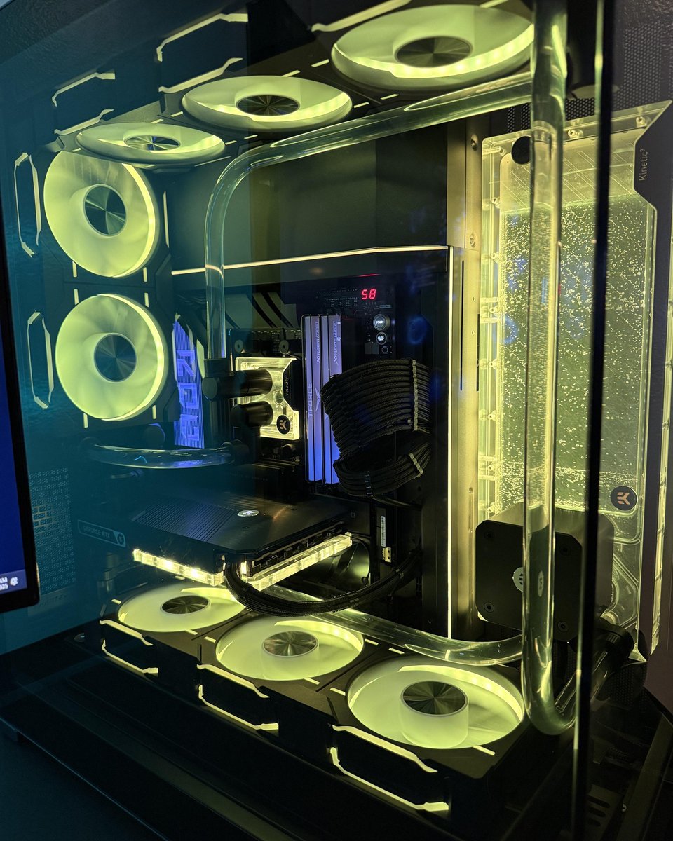 HighFlow_nl's tweet image. The builder of this system is asking for critical feedback, do you have some? 🧐😎
.
Need parts? 👉 highflow.nl
.
What do you think? Leave a comment! ☑️
Follow us for more content like this! ☑️
.
Credits: u/TipeDeal