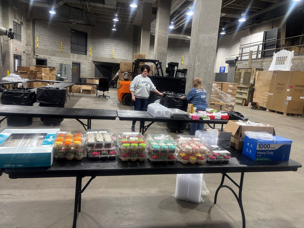 KEMIworkerscomp's tweet image. Members of the Claims team volunteered with One Church today at the Appalachian Wireless Arena in Pikeville to slice and package desserts in preparation for feeding the community tomorrow. Such a “sweet” day of serving others. 🍰 #worksafe #volunteer #giveback #serveothers