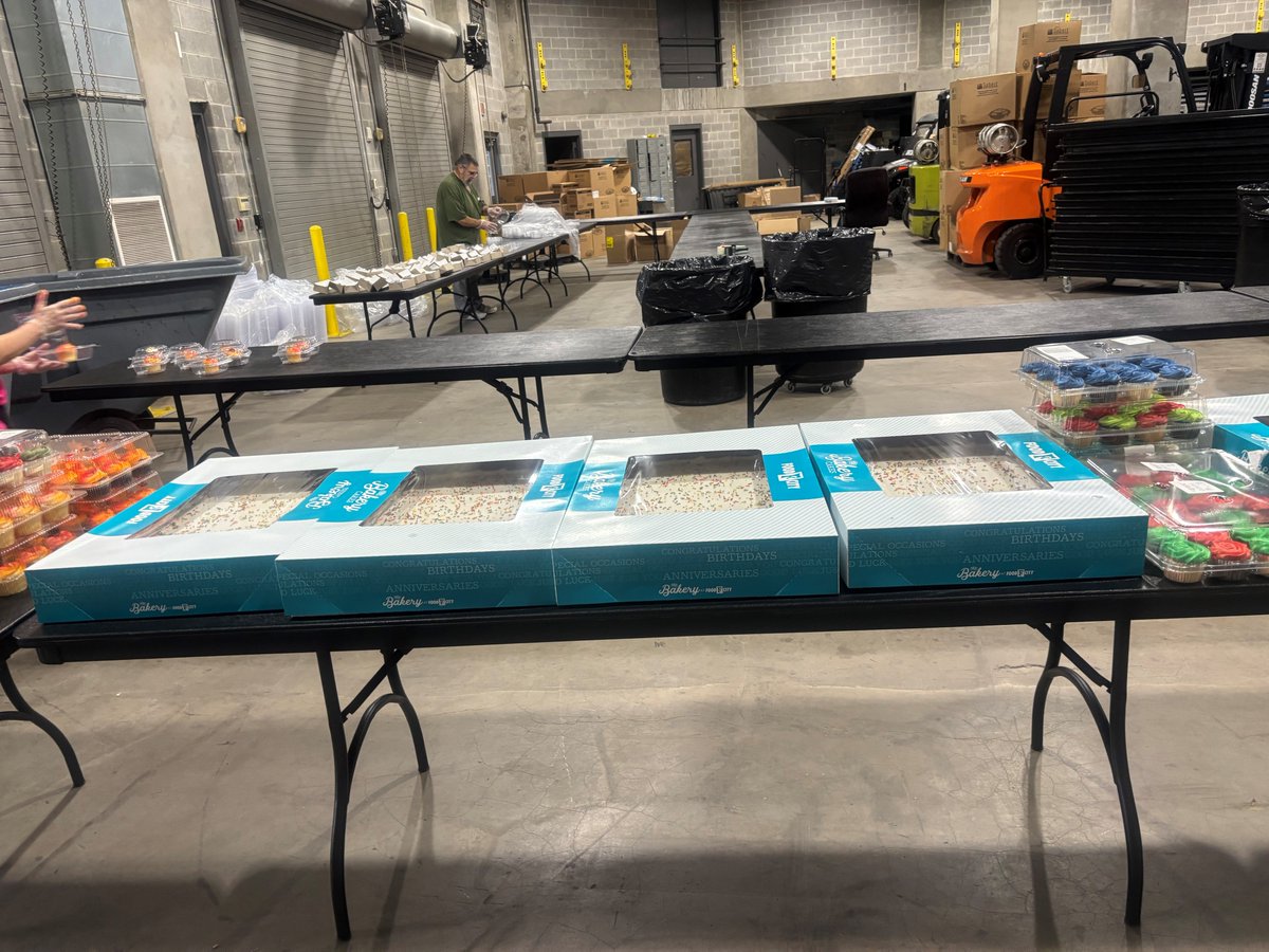 KEMIworkerscomp's tweet image. Members of the Claims team volunteered with One Church today at the Appalachian Wireless Arena in Pikeville to slice and package desserts in preparation for feeding the community tomorrow. Such a “sweet” day of serving others. 🍰 #worksafe #volunteer #giveback #serveothers