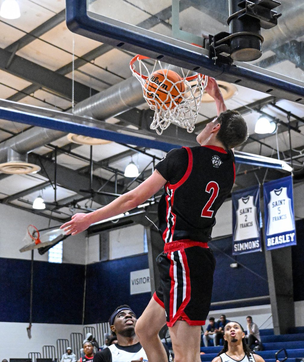 6'7 '26 Montrel product Eli Jolin of Fort Erie International (CAN)brought insane energy every time he was on floor at @TheGrindSession.Athletic wing with deep range,tough finisher,and versatility. Great get for #SantaClara.

More on <a href="/Ballislife/">Ballislife.com</a>

ballislife.com/news/high-scho…