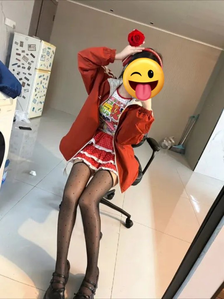 突然找到媳妇的旧照，那个时候还是个小太妹 https://t.co/SHMIv7dLAP