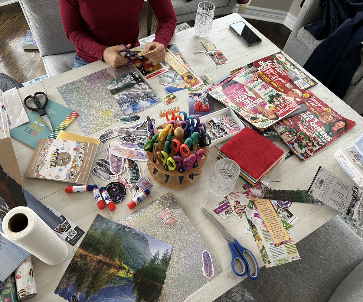 talishammas's tweet image. A friend and I got together to make vision boards as a “joke” - excuse me, this was actually the most fun!