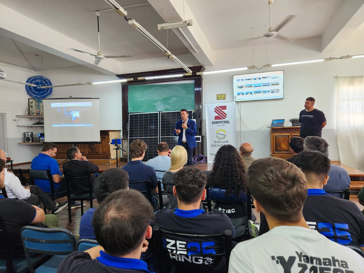 Hoy cerramos junto a estudiantes y docentes de escuelas técnicas la primera etapa del plan de paneles solares en edificios escolares.

✅️ Son 20 escuelas que ya generan energía limpia, reducen costos y usan esta experiencia como parte de su formación.

Gracias a las comunidades