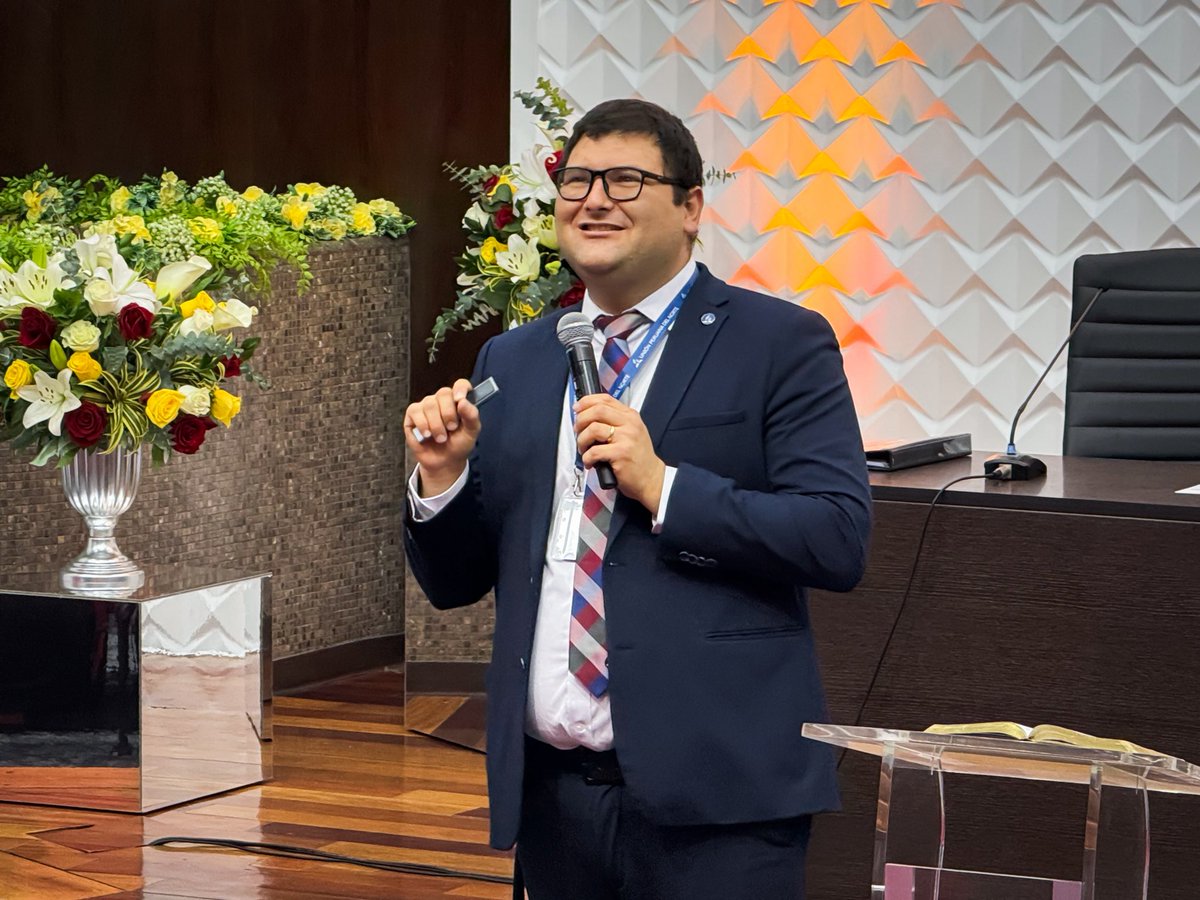 AdventistasUPN's tweet photo. 🔰“Pablo nos enseña que la misión no es comodidad, es fidelidad”
El Pr. Francesco Marquina nos muestra cómo ser misioneros interculturales en un mundo lleno de desafíos. 🌍
#ConcilioAnualUPN #IntegradosEnMisión #UPN https://t.co/KDO7wAdHer