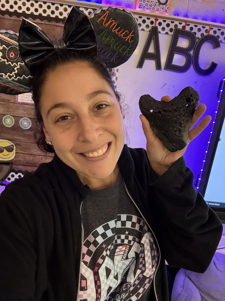 1stingoes4th's tweet image. Happy #BlackFriday deals!

I’m Nina!10th year teaching. I teach 60 kiddos gen Ed, spEd, CDC in 4th grade sci/SS daily! I LOVE what I do!🥰✏️📓👩🏻‍🔬 #clearthelist #clearthelists #teachertwitter #Teachersof𝕏

Self care: amazon.com/hz/wishlist/ls…

Class list: amazon.com/hz/wishlist/ls…