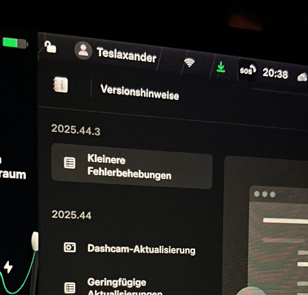 teslaxander's tweet image. Ein neues Update ist am Start 

V. 2025.44.3