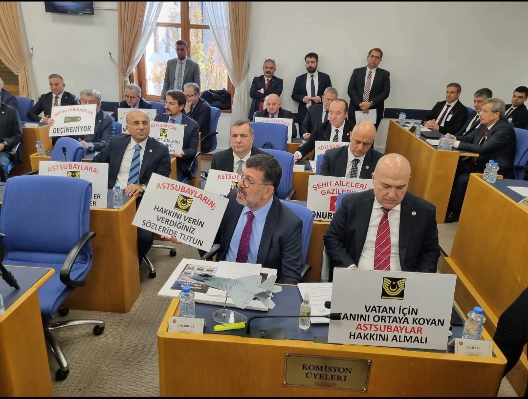 ##Astsubaylar için mücadele eden öncelikle <a href="/CHPMuratBakan/">Murat BAKAN</a> <a href="/veliagbaba/">Veli Ağbaba</a> <a href="/UmitOzlale/">Prof Dr. Ümit Özlale</a> vekillerimize ve komisyondaki diğer parti ve vekillerine teşekkür ediyoruz. Allah haklının yanındadır.