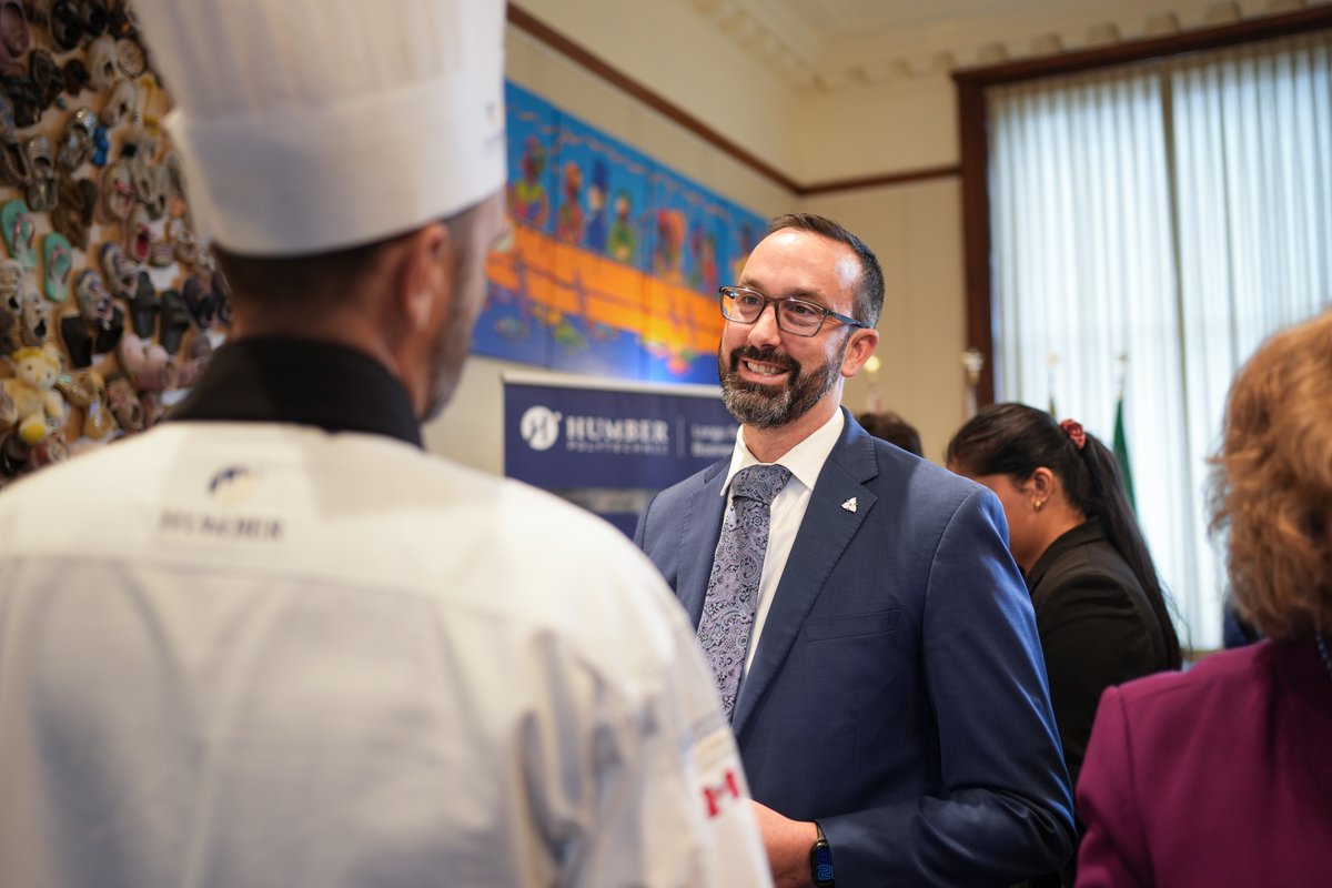 Our colleges are preparing students for successful careers and leading cutting-edge research that #ProtectsOntario.

It was great to welcome <a href="/CollegesOntario/">Colleges Ontario</a> and college presidents to Queen's Park to celebrate their momentous achievements over the past year and chart a bright