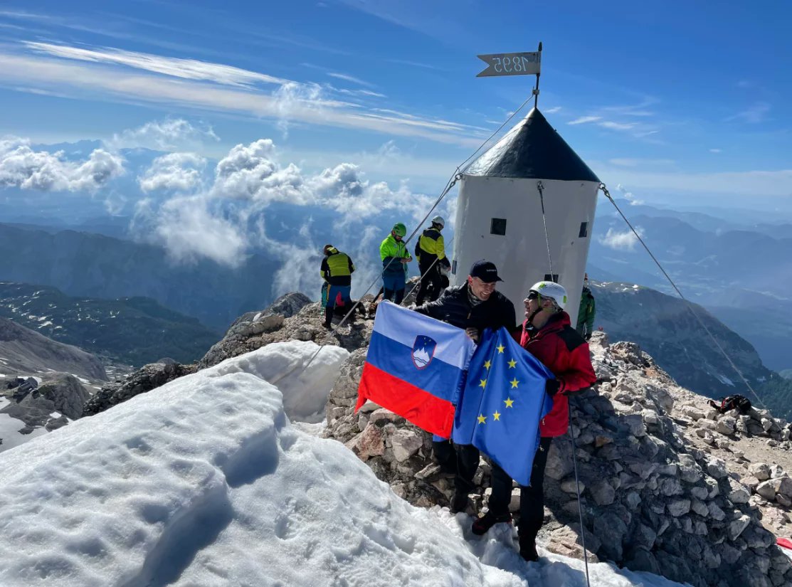 Nova24TV's tweet image. [Video] Slovenski narod izumira: 
▶️Število prebivalcev v Sloveniji narašča, a ne zaradi pozitivnega naravnega prirasta, ampak zaradi priseljevanja
▶️ Prebivalstvo Slovenije se ne obnavlja več po naravni poti
▶️ Slovenski narod bo ob teh trendih izumrl v 200 letih…