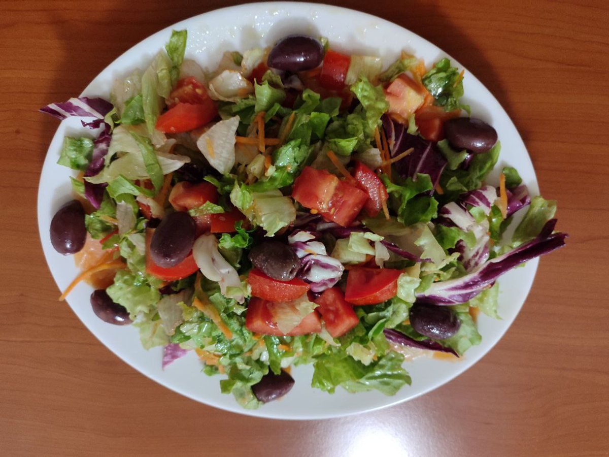 Day 13 of fixing my health
Already down 6kg ⚖️ Feeling good, more energy  

Today I added smoked salmon to my big salad 🥗 tastes better!  

Friday = exactly 2 weeks since the bad blood test.  
I know it's still early, but I will probably do new blood test. If triglycerides are