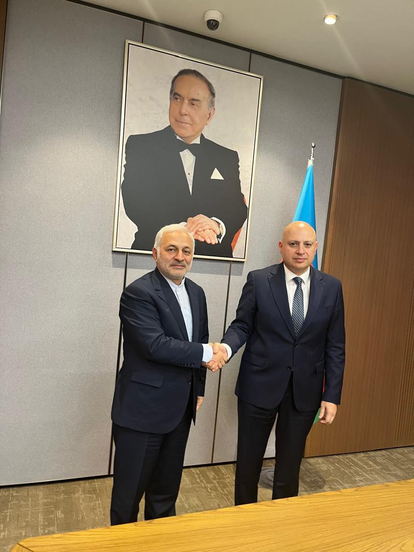 jalalzade_ir's tweet image. در سفربه جمهوری آذربایجان و رایزنی با مقامات این کشور، باورم راسخ تر شد که اشتراکات فراوان و کم نظیر و پیوندهای ریشه دار و عمیق بین دو ملت سرمایه ای ارزشمند برای برقراری روابطی مبتنی بر اعتماد ومنافع مشترک فراهم میکند که میتواندصلح، امنیت ورفاه رابرای دوملت و منطقه به ارمغان آورد