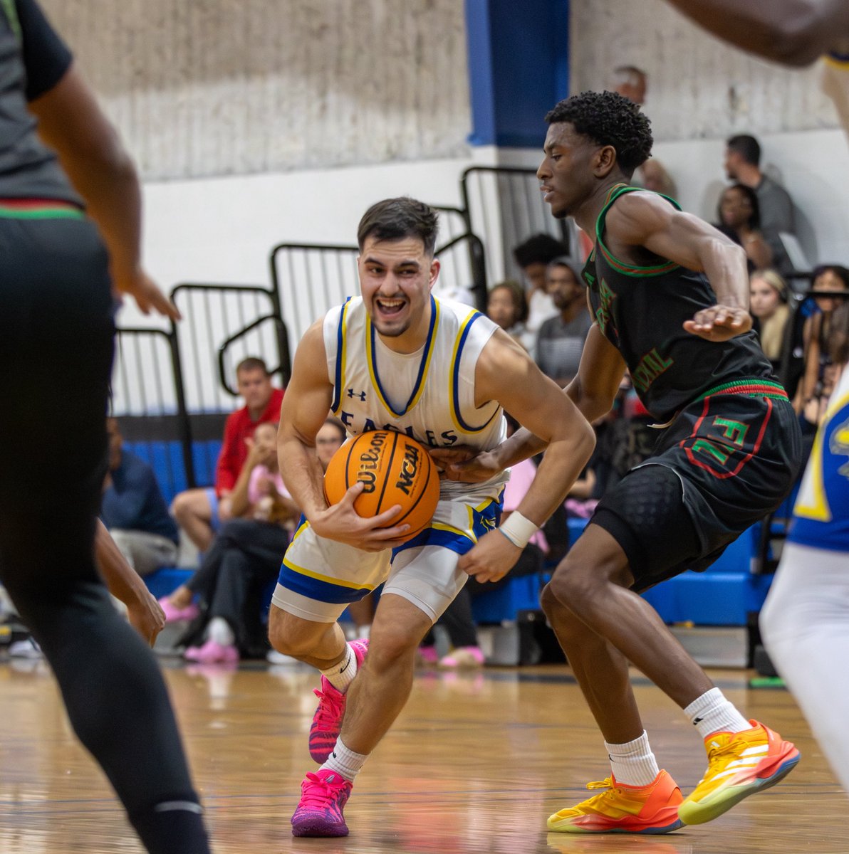 Senior G Diego Fernandez over the last 4 games:

27.3 points
5.5 rebounds