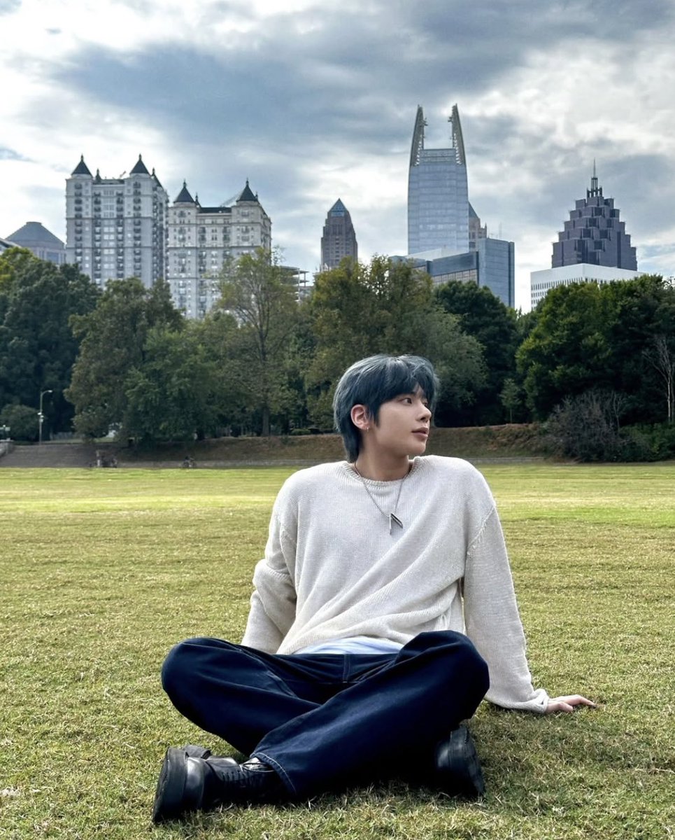 fl2019_'s tweet image. why did we all shut up so quickly about this