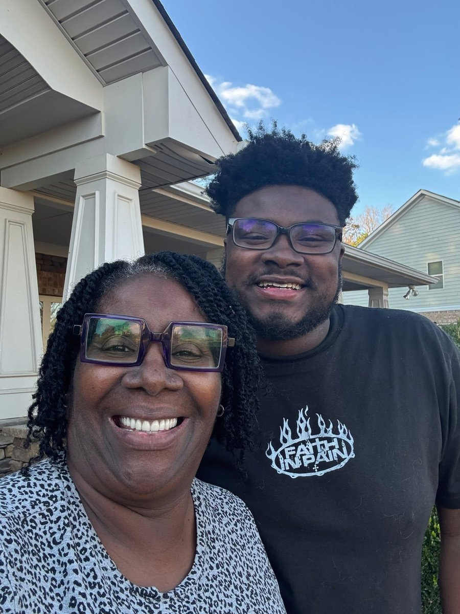 RedMonroe13's tweet image. Marquay A Popular TikTok Influencer That Goes By Marquaythegoat Has Passed Away Which Mother Confirms On A Recent FB Post 💔

Prayers To His Family 🤧 

R.I.Paradise King 🕊️