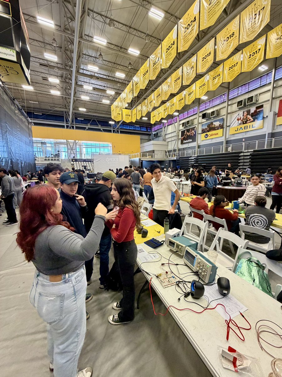 S_EnLaNoticia's tweet image. IMPULSEMOS EL TALENTO QUE TRANSFORMA NUESTRA REGIÓN

Los estudiantes de Cetys Universidad de Tijuana participaron este miércoles en la Expo Proyectos de Ingeniería, donde demostraron su creatividad y capacidad para resolver problemas reales.