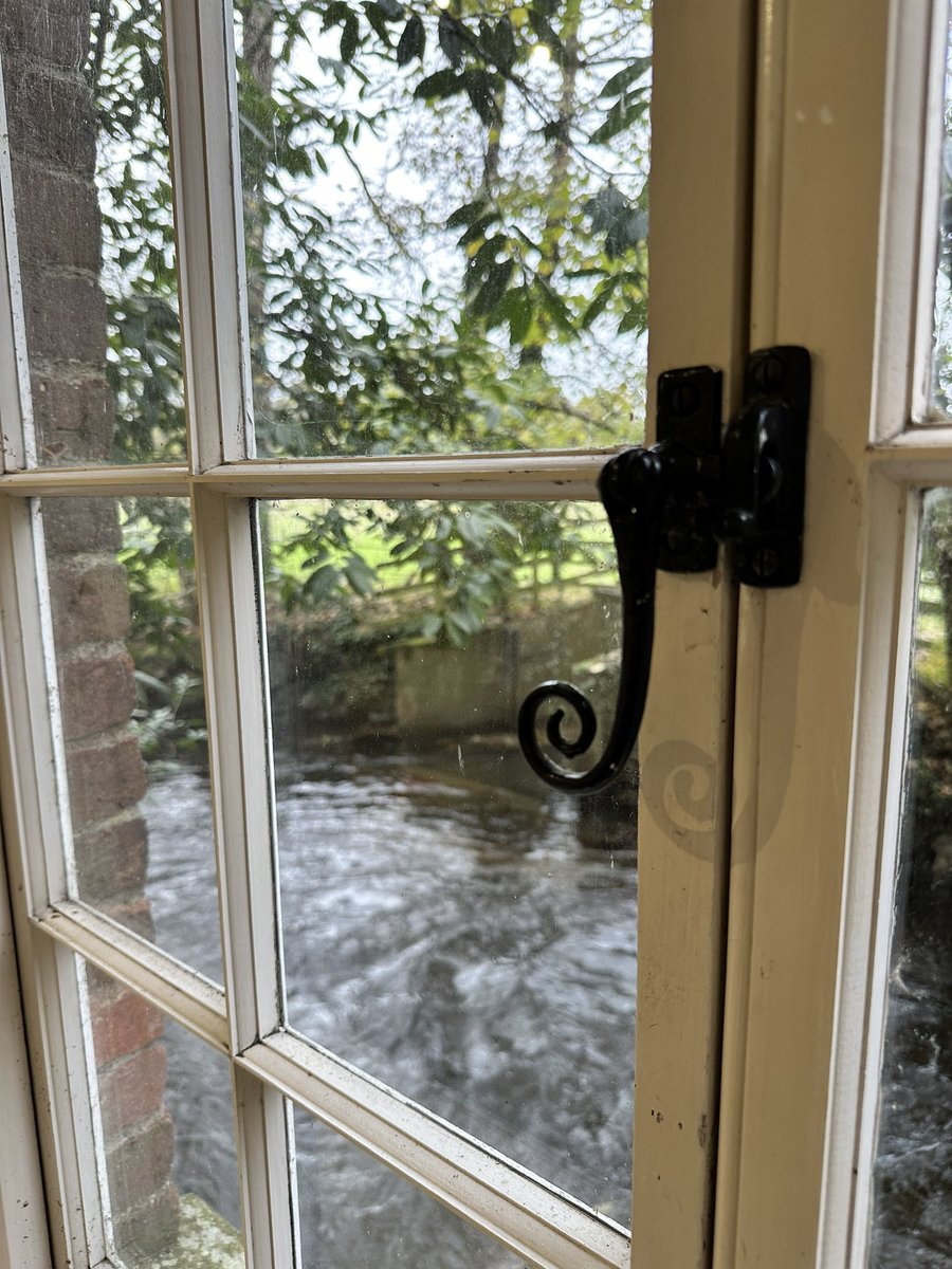 Brixham's tweet image. #picoftheday Look through any window… what do you see!