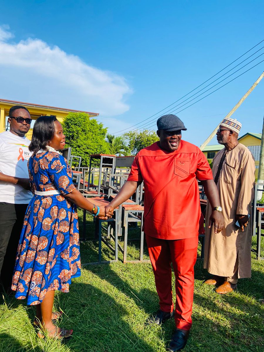 effutuma's tweet image. EFFUTU MUNICIPAL ASSEMBLY DONATES 100 DUAL DESKS TO WINNEBA SECONDARY SCHOOL