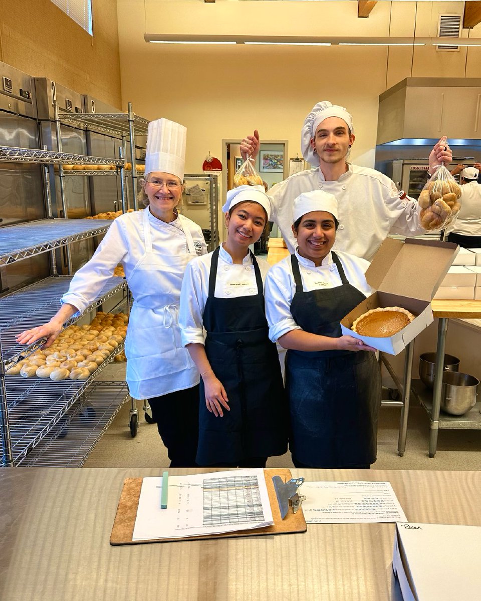 SVCCollege's tweet image. A big thank you to the SVC C.H.E.F. Club for their annual fundraiser. Proceeds will help prepare 27 Thanksgiving meals for local households. The Cardinal Center smells amazing today with fresh pies and rolls made with care and heart. Proud of our students.

#SVC #SVC100