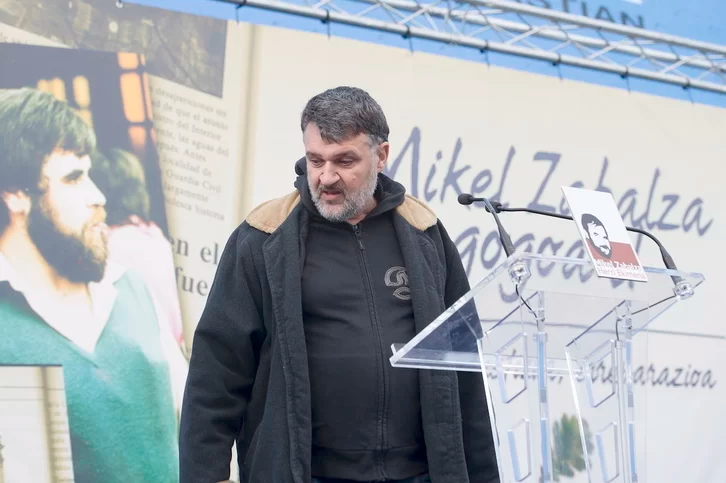 «Murió él, como podía haber muerto yo»

El testimonio de Ion Arretxe, detenido junto a Zabalza en 1985,  sobresale en la película «Non dago Mikel?». Él sí pudo contarlo, aunque  necesitó tres décadas para superarlo y ponerlo por escrito. Este relato  de lo padecido aquellos días