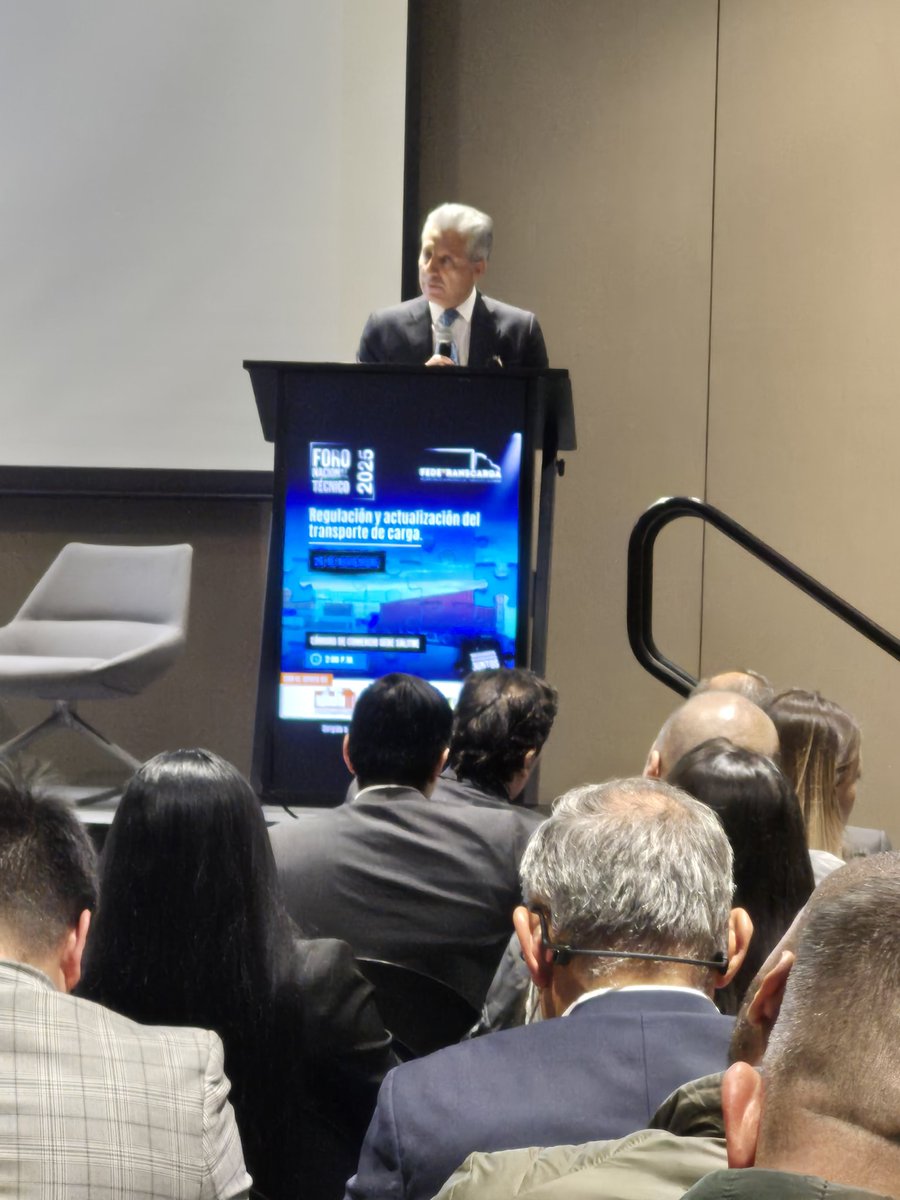 El Dr. <a href="/joseyesidr/">JOSE YESID</a>  en representación de la unidad gremial <a href="/AsociacionAditt/">ADITT</a>, <a href="/ASOTRANS/">Asociación Nacional de Transportadores ASOTRANS</a>  y <a href="/Cstransportecol/">CST Transporte</a> junto al presidente de <a href="/fedetranscarga/">FEDETRANSCARGA</a>, realizan la instalación del foro.
#UnidadGremial #TransporteDeCarga