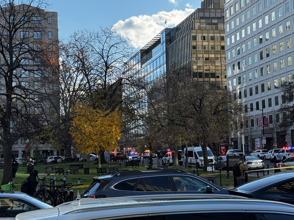 domsachez74's tweet photo. @WTOPtraffic
@WTOP MAJOR police presence at Farragut square.  Shooting investigation.  Roads closed https://t.co/Ag8zjWvNRh