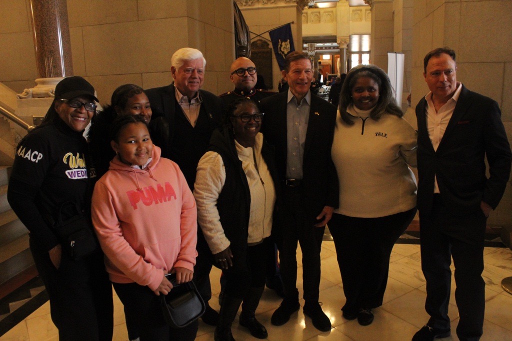 RepJohnLarson's tweet image. I joined Angel of Edgewood with @SenBlumenthal at the State Capitol for their annual Community Breakfast. Great to see so many community members come together and celebrate what Thanksgiving is all about!