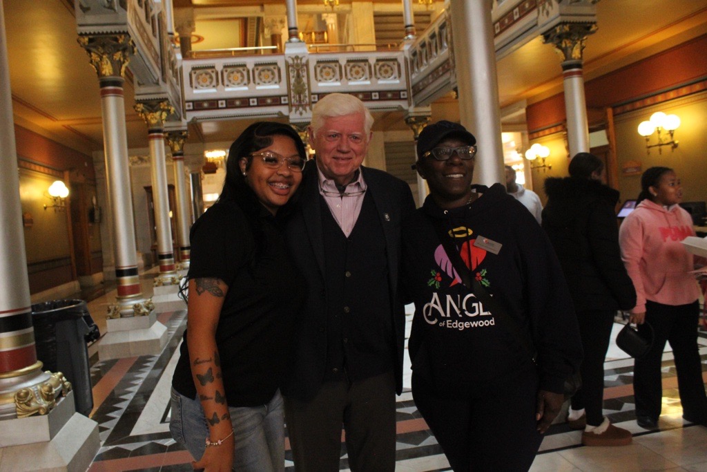 RepJohnLarson's tweet image. I joined Angel of Edgewood with @SenBlumenthal at the State Capitol for their annual Community Breakfast. Great to see so many community members come together and celebrate what Thanksgiving is all about!