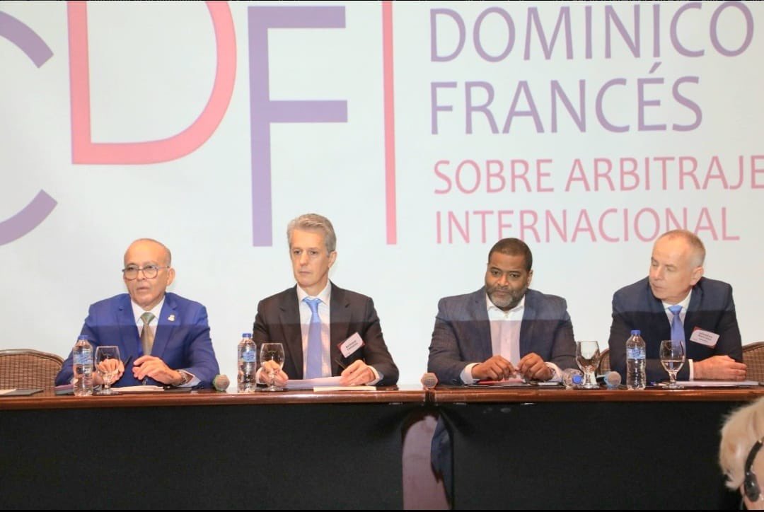 DGAPPRD's tweet image. El director ejecutivo de la DGAPP, Andrés Lugo Risk, asistió al V Coloquio Dominico-Francés sobre Arbitraje Internacional, espacio organizado por la Fundación Coloquio Domínico-Francés, que desde 2014 impulsa la cooperación académica entre Francia y RD.