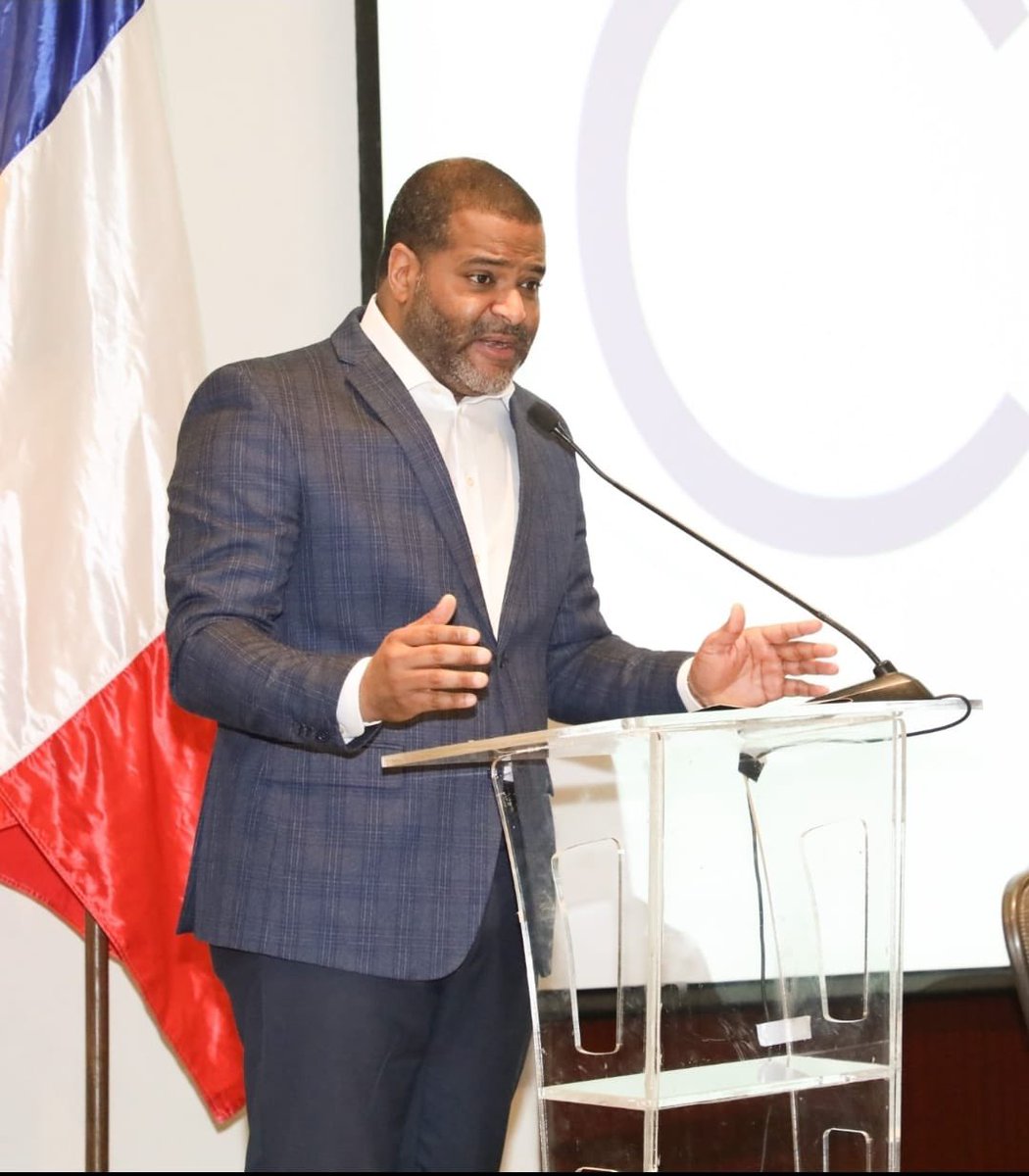 DGAPPRD's tweet image. El director ejecutivo de la DGAPP, Andrés Lugo Risk, asistió al V Coloquio Dominico-Francés sobre Arbitraje Internacional, espacio organizado por la Fundación Coloquio Domínico-Francés, que desde 2014 impulsa la cooperación académica entre Francia y RD.