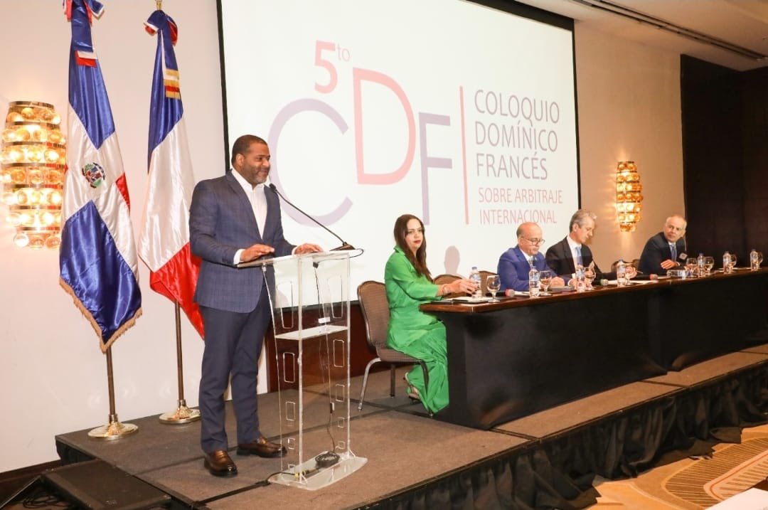 DGAPPRD's tweet image. El director ejecutivo de la DGAPP, Andrés Lugo Risk, asistió al V Coloquio Dominico-Francés sobre Arbitraje Internacional, espacio organizado por la Fundación Coloquio Domínico-Francés, que desde 2014 impulsa la cooperación académica entre Francia y RD.